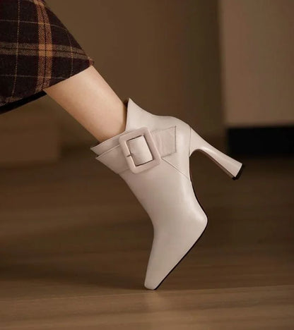 Juliana perez | Botines Signature con tacón y hebilla extragrande