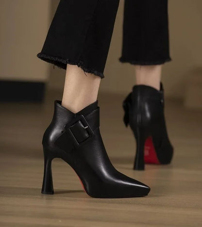 Juliana perez | Botines Signature con tacón y hebilla extragrande